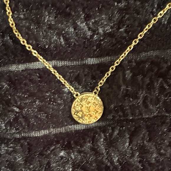 Louis Vuitton Gold Pendant Necklace - Picture 5 of 7